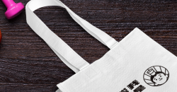 Handbag design independent fresh, bring a different kind of life experience