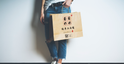 What should kraft paper bag packaging manufacturers pay attention to when producing