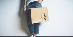 Kraft paper bag product packaging companies usually choose where the address is 